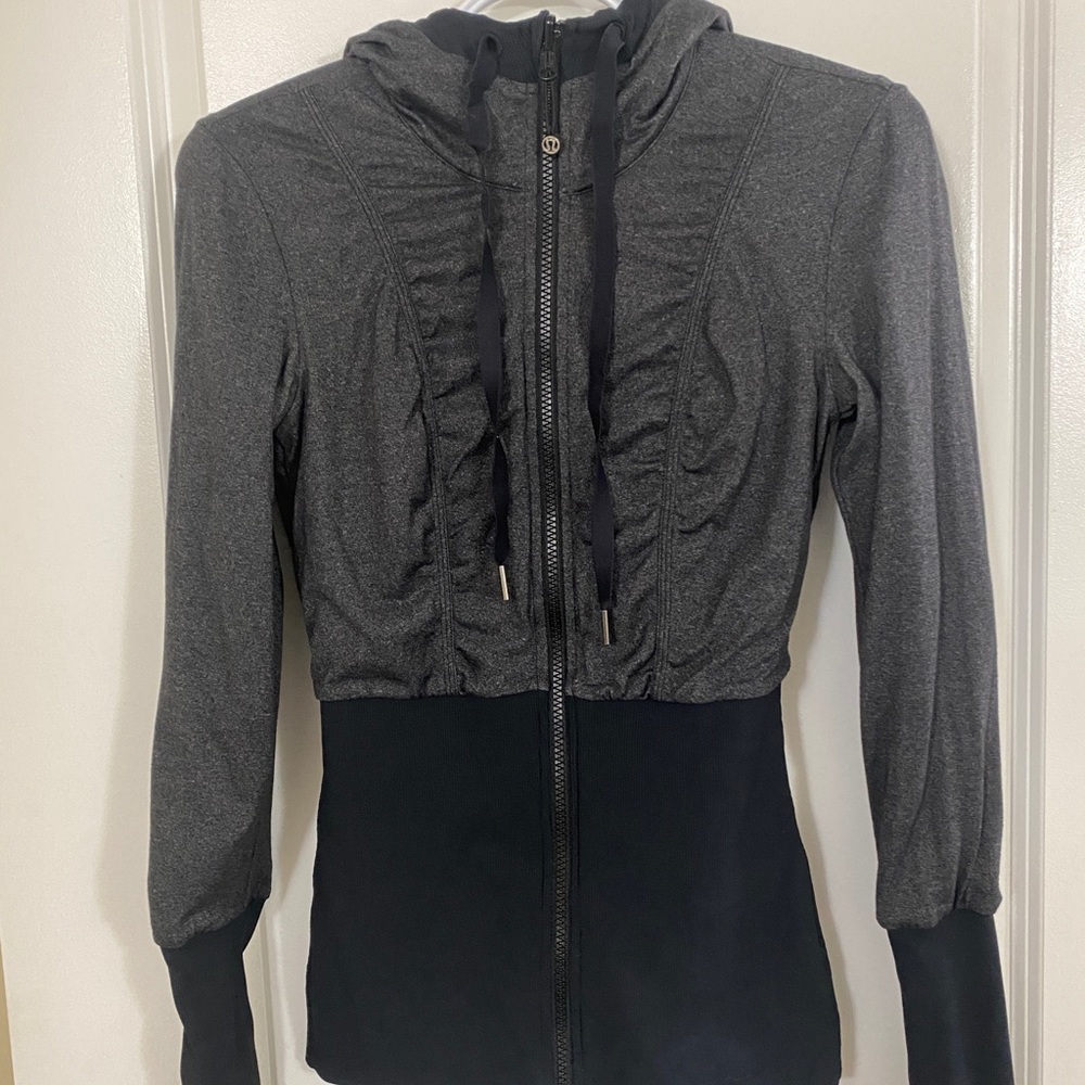 Lululemon women’s on the move sweater